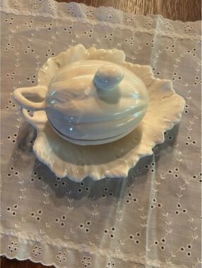 Vintage Wedgwood Creamware Melon Sauce Tureen & Underplate